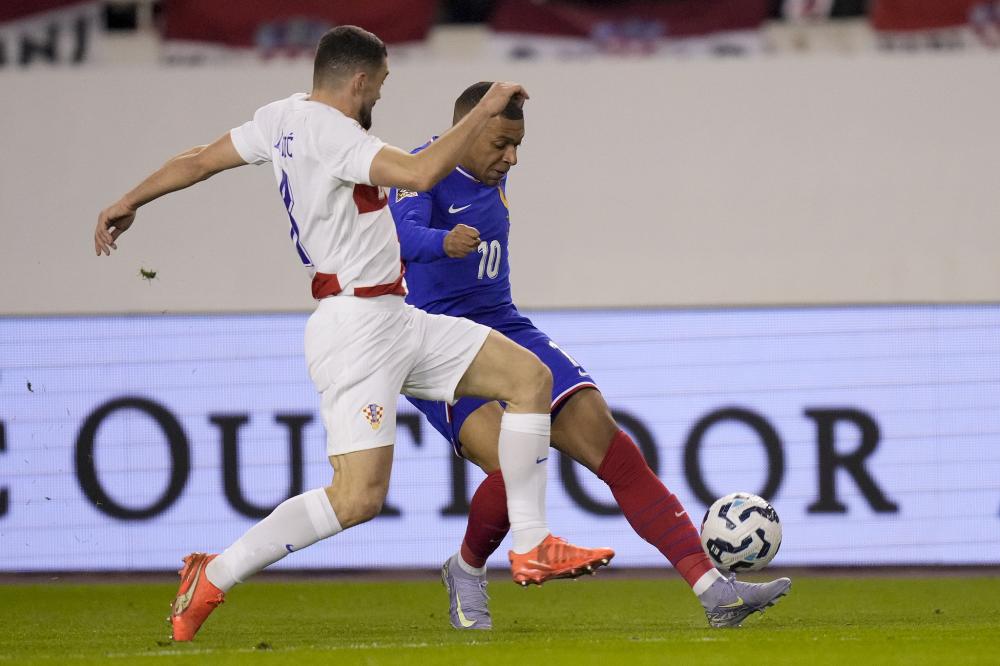 字母哥缺阵进攻受阻！波蒂斯扛起进攻大旗，雄鹿仅得101分